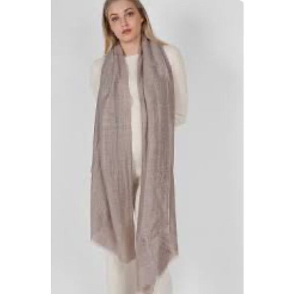 GAYNOR BONGARD ILA Luxury Stole in Perla - Picture 2 of 7